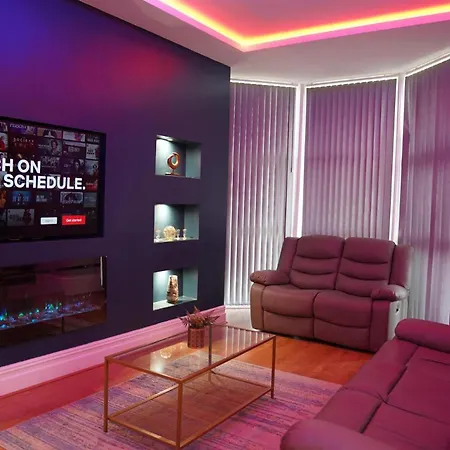 Appartement 2 Bed Flat - Sleeps 4 - Jacuzzi Bath - Parking