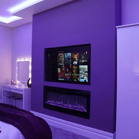 2 Bed Flat - Sleeps 4 - Jacuzzi Bath - Parking Appartement *