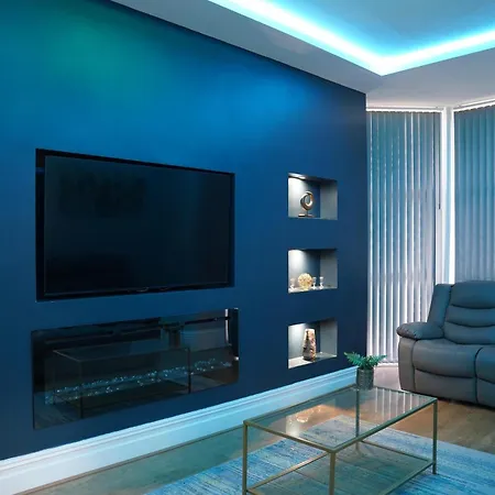 2 Bed Flat - Sleeps 4 - Jacuzzi Bath - Parking شقة برادفورد