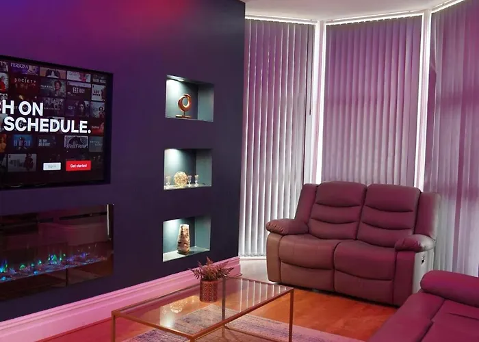 شقة 2 Bed Flat - Sleeps 4 - Jacuzzi Bath - Parking