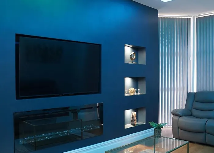 2 Bed Flat - Sleeps 4 - Jacuzzi Bath - Parking شقة برادفورد