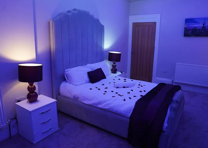 Appartement 2 Bed Flat - Sleeps 4 - Jacuzzi Bath - Parking